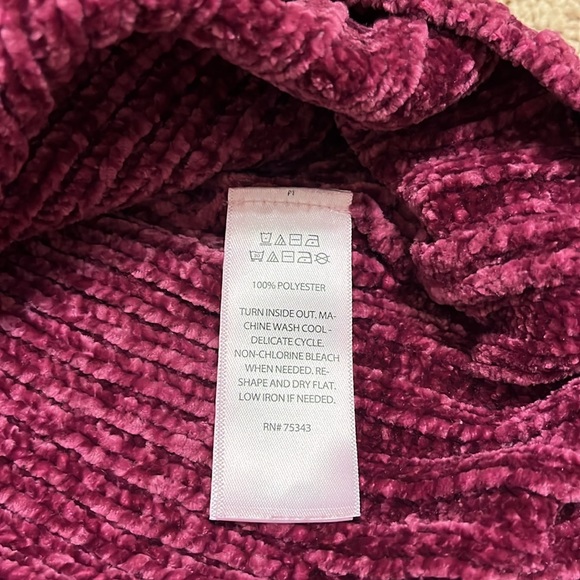Fuchsia sweater - Picture 8 of 10